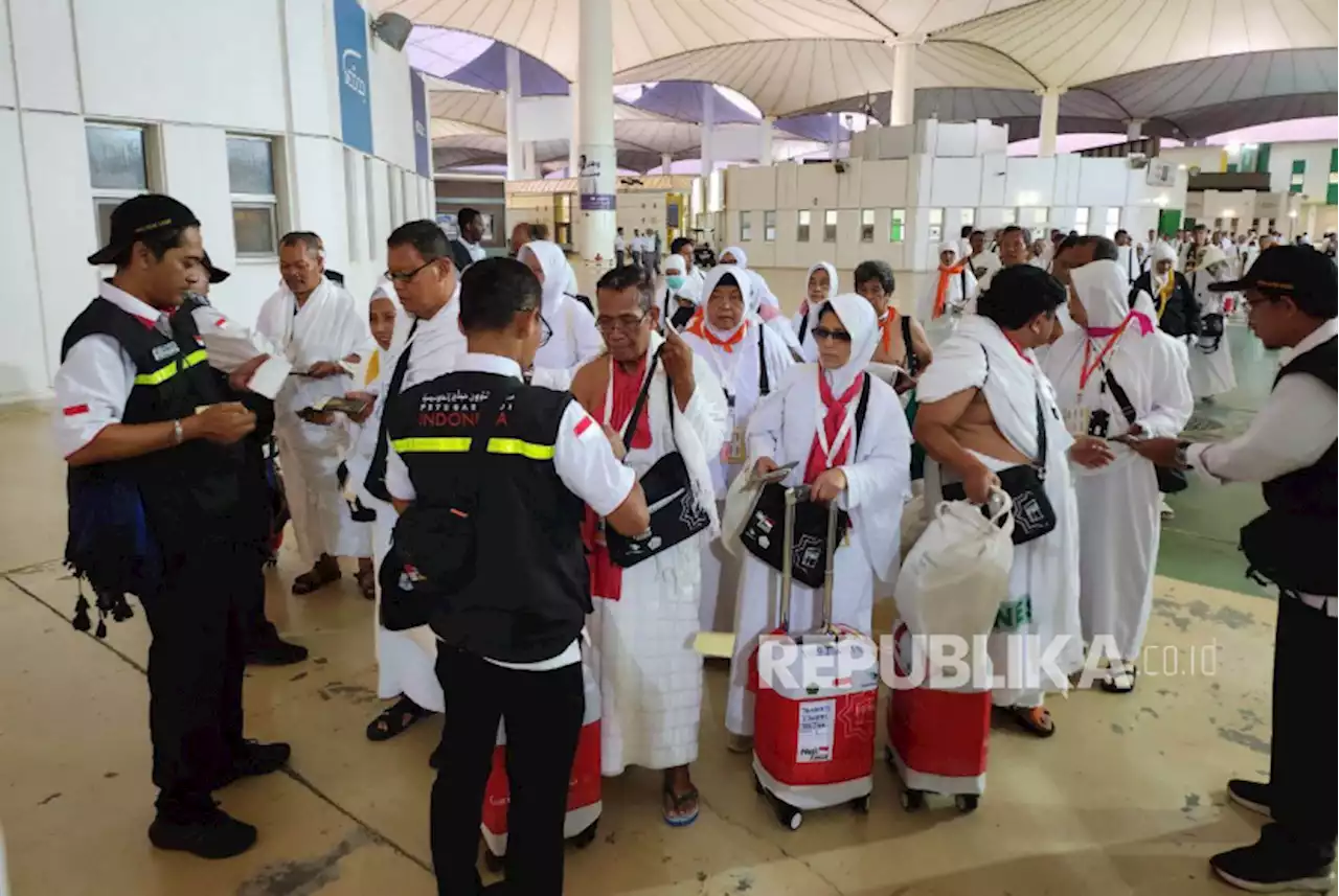 PPIH Siapkan Ihram Pengganti untuk Jamaah Haji Lansia yang Terkena Hadas |Republika Online