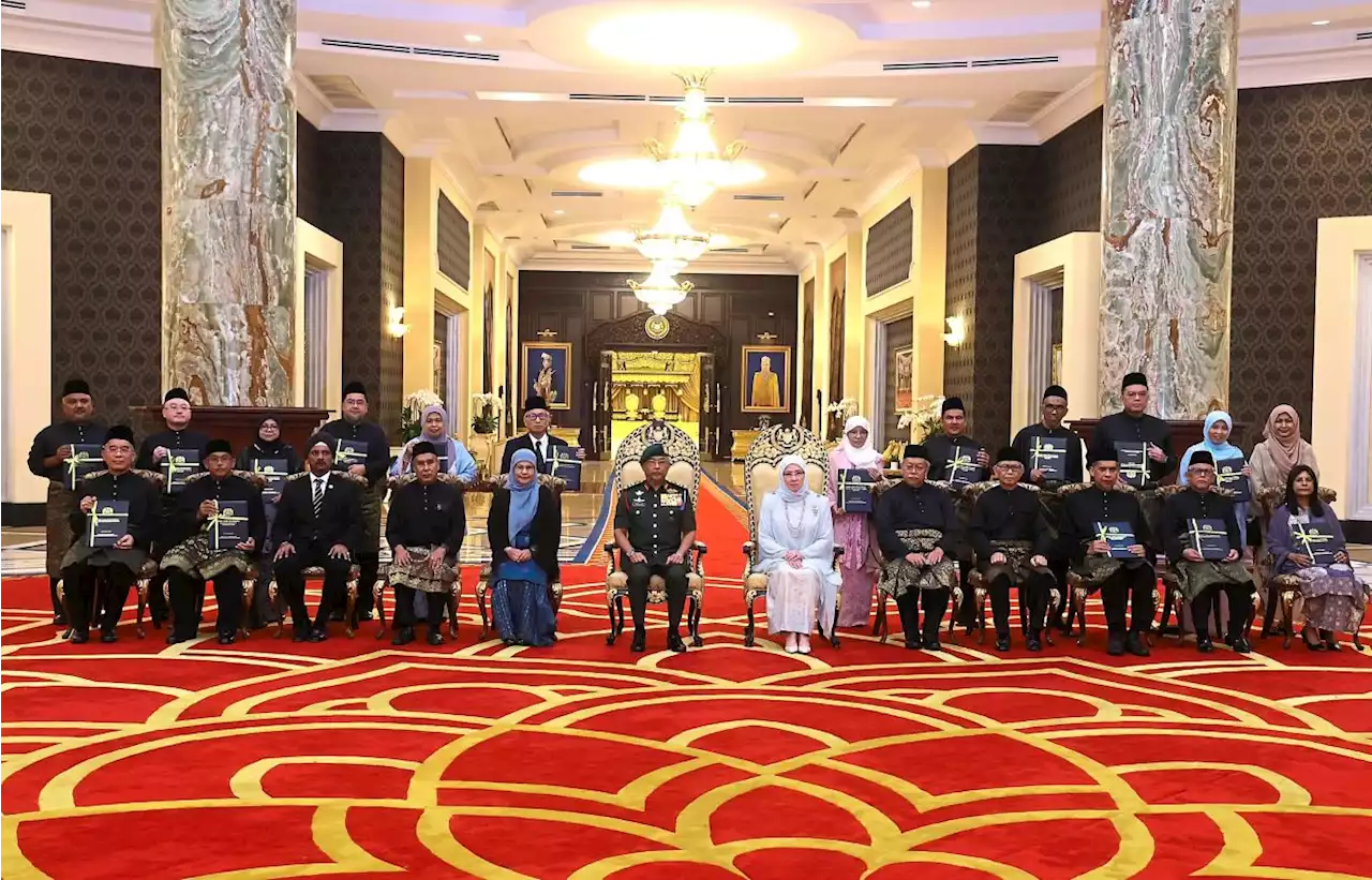 King presents instruments of appointment to 16 judges