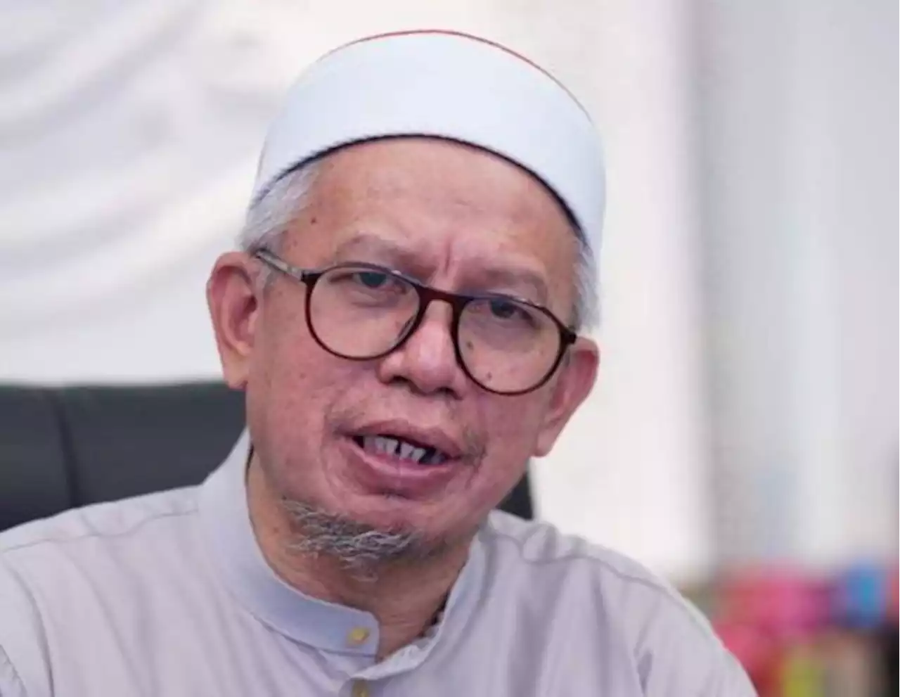 Baik baca al-Quran daripada 'memburu hantu' - Dr. Zulkifli