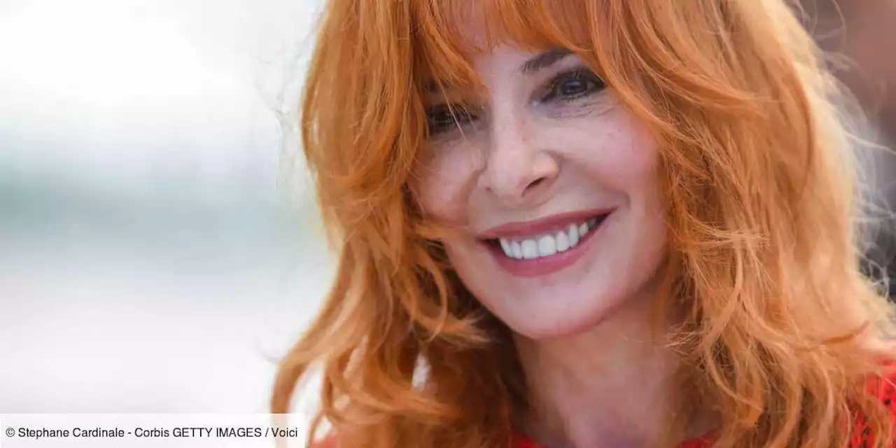 Mylène Farmer : ses fans mécontents à cause… d’une peluche vendue hors de prix ! - Voici