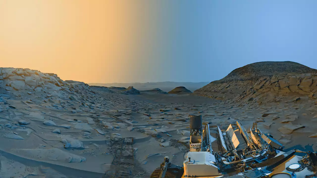 You have to see this beautiful Martian 'postcard' for yourself