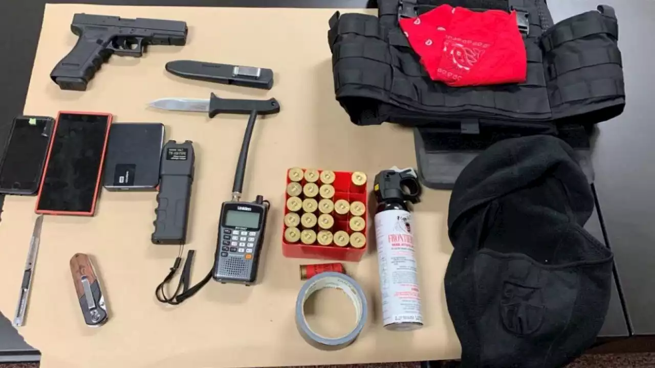 Police arrest felon with multiple weapons in Paso Robles