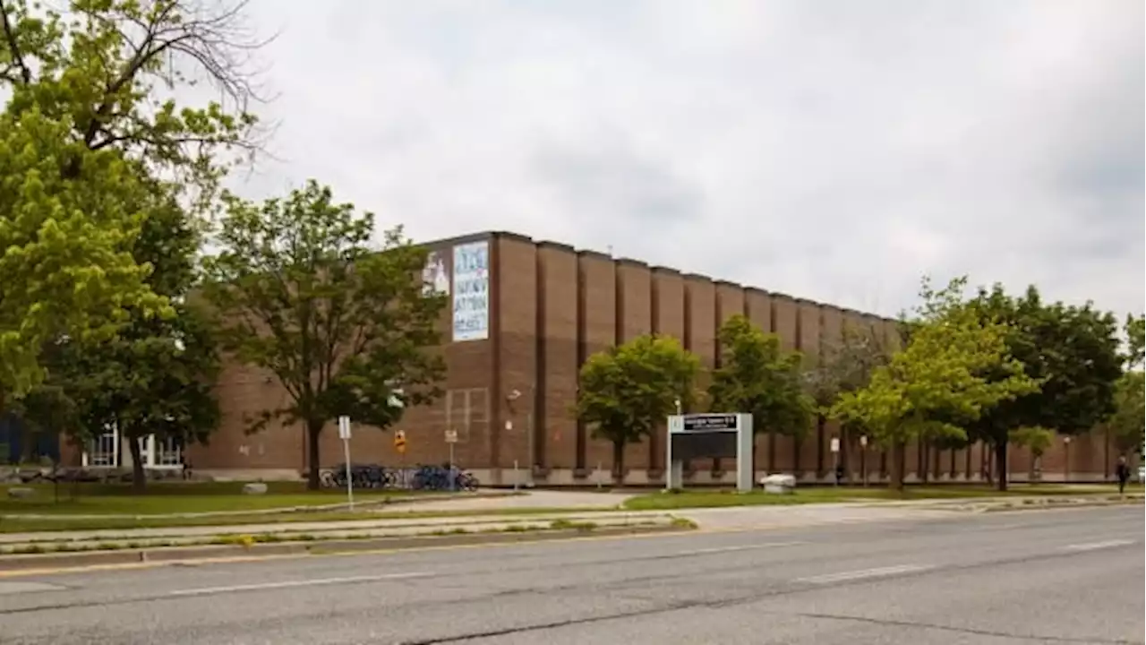 Police arrest boy, 14, after alleged bomb threat against Toronto high school | CBC News