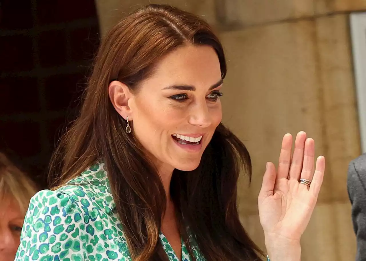 Kate Middleton : robe à imprimés léopard, sac Mulberry… découvrez le prix de sa tenue pour sa dernière sortie solo - Closer