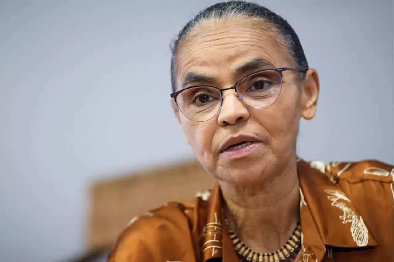 Marina Silva recebe alta após ficar três dias internada por dores na coluna