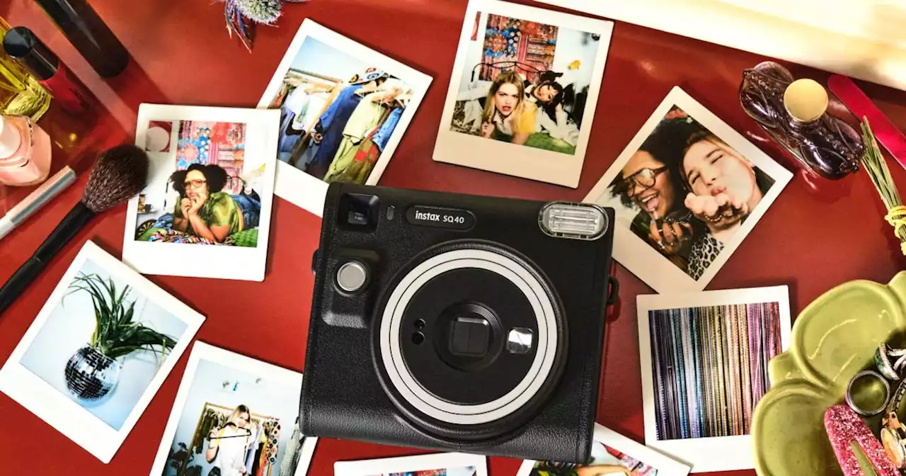 Fujfilm's Instax SQ40 marries retro charm with larger square film | Engadget