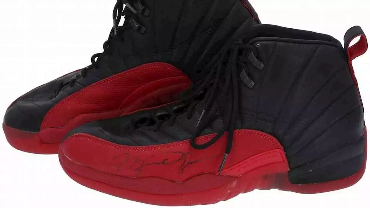 Tenis de MJ del 'Flu Game', subastados en $1.3 mdd