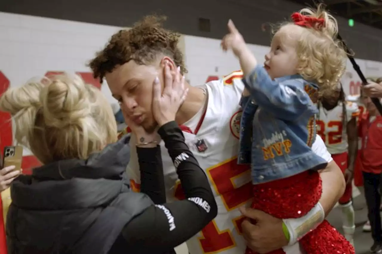 ‘Quarterback’: First Look At Netflix Docuseries On Patrick Mahomes & The NFL’s Top QBs