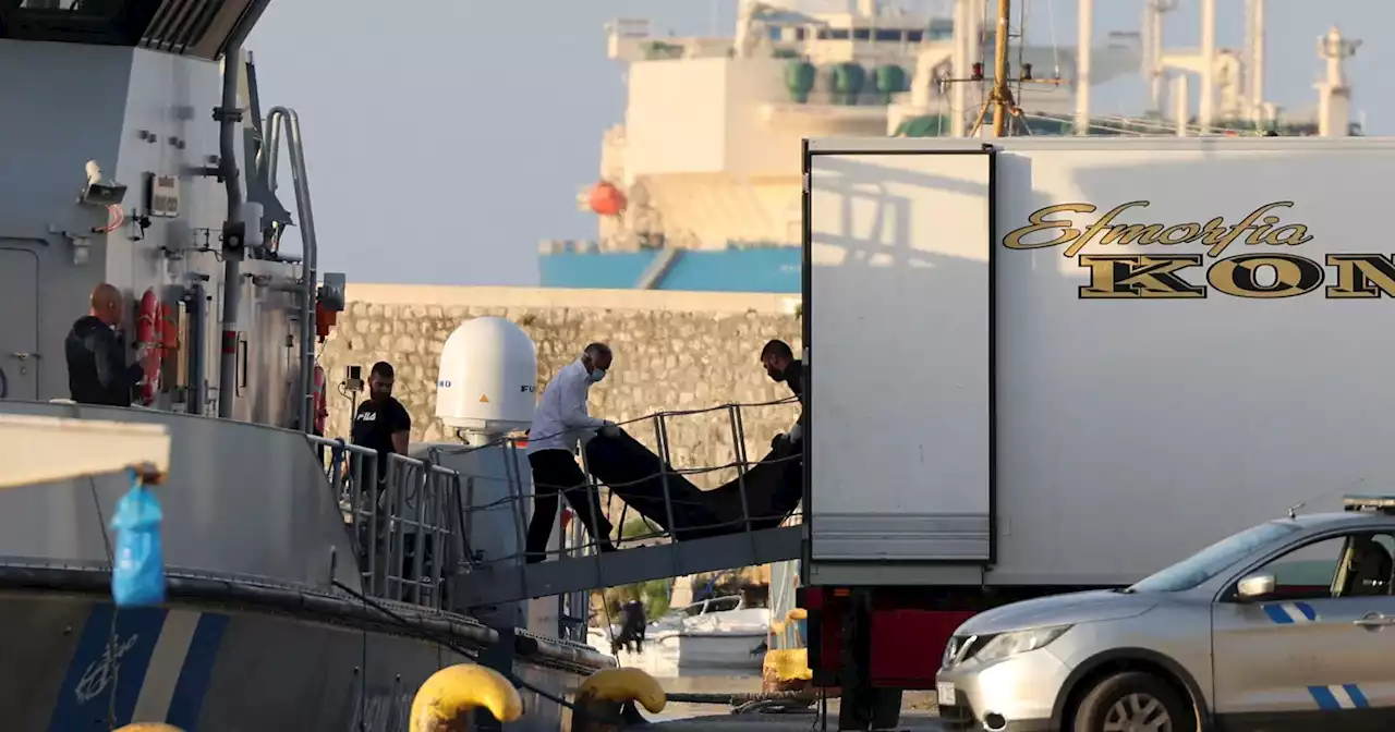 Naufrágio na Grécia: sobreviventes alegam que barco se virou ao ser rebocado