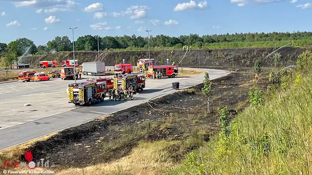 D: Flächenbrand auf der Autobahn bei Kaltenkirchen → knapp 200 Einsatzkräfte