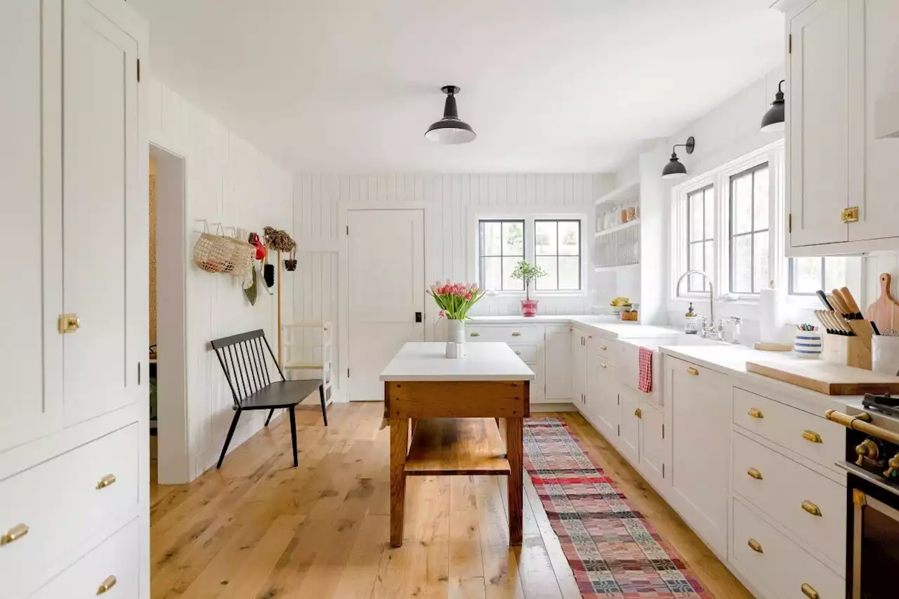 Step Inside a 1968 Saltbox-Style Home That Seamlessly Blends Old & New