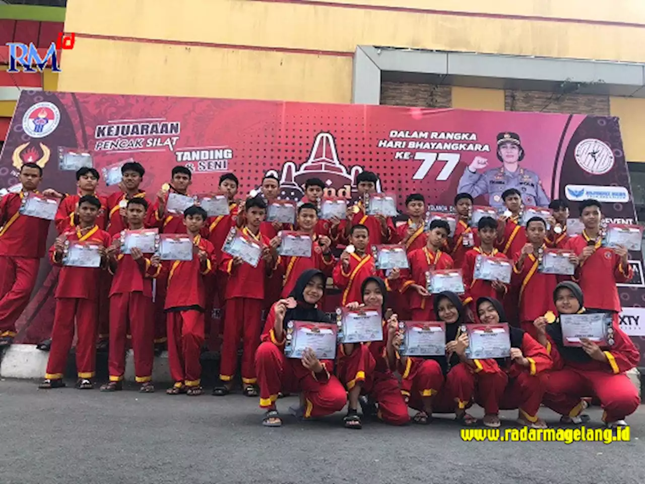 Atlet Pencak Silat SMP Mutual Borong Medali