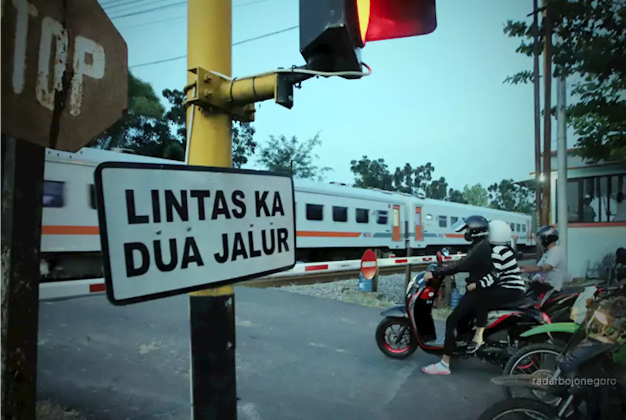 Warga Bojonegoro Waspada, Sehari Ada 50 Kereta Melintas dengan Cepat