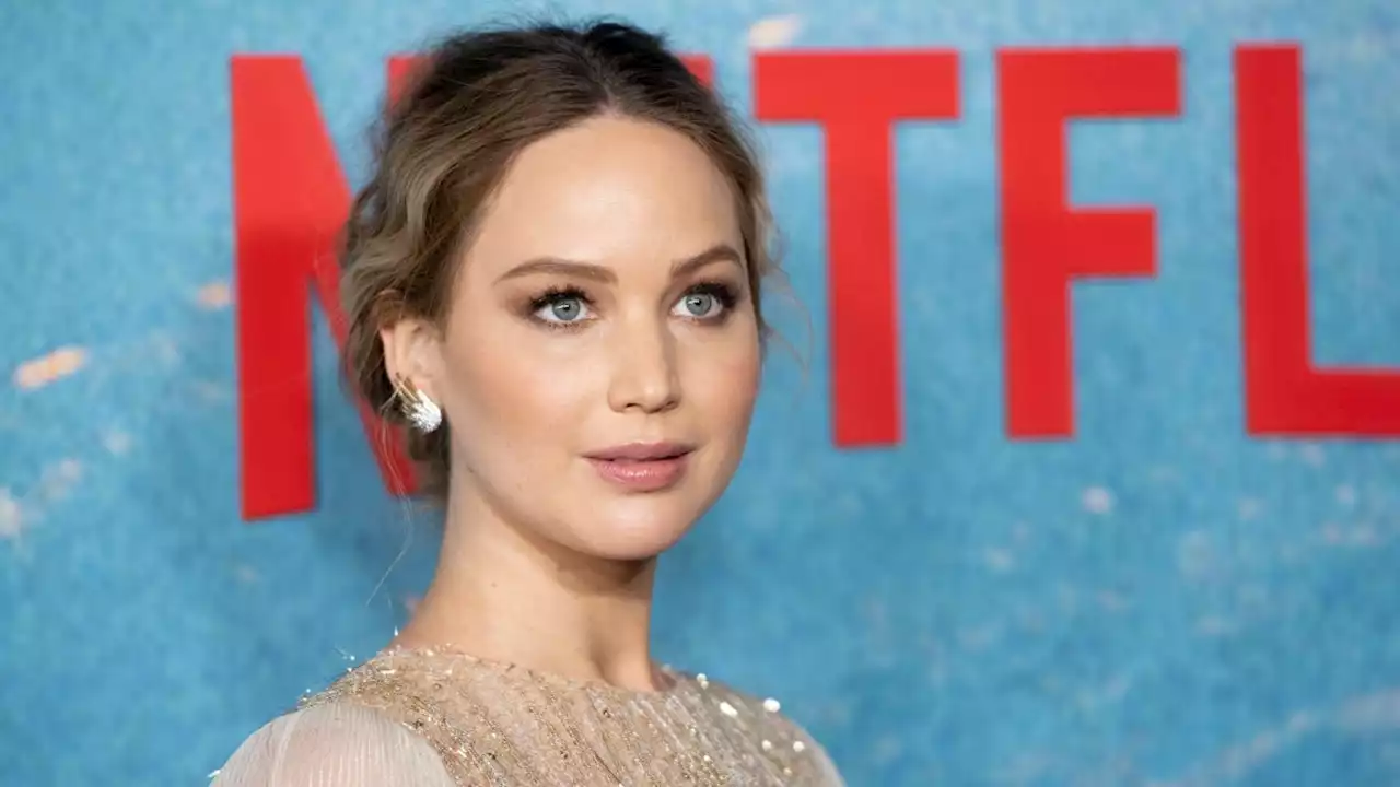 Jennifer Lawrence's Mom Apparently Sold Her Used Toilet on Craigslist