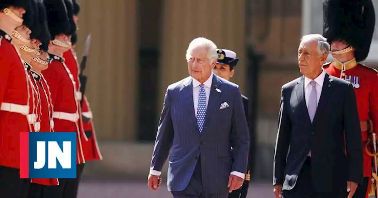 Marcelo recebido com honras militares no Palácio de Buckingham