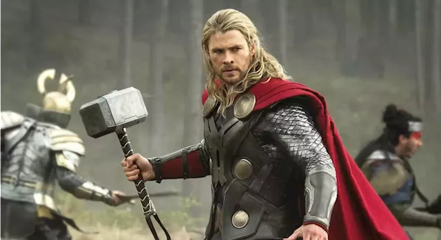 Chris Hemsworth, o 'Thor', prepara pãozinho e toma açaí em entrevista no  Brasil
