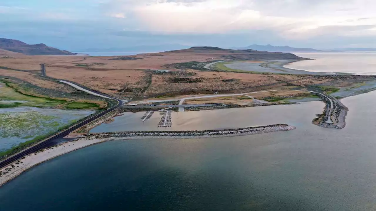 Lee, Curtis propose more money to help the ailing Great Salt Lake