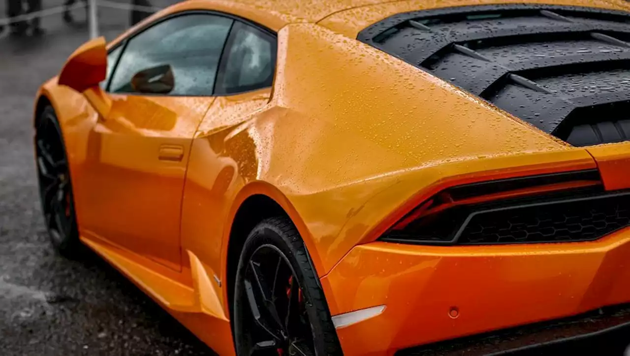 'Pousse-toi avec ta Smart qui vaut 300 euros' : des influenceurs en Lamborghini provoquent un accident et la mort d'un enfant