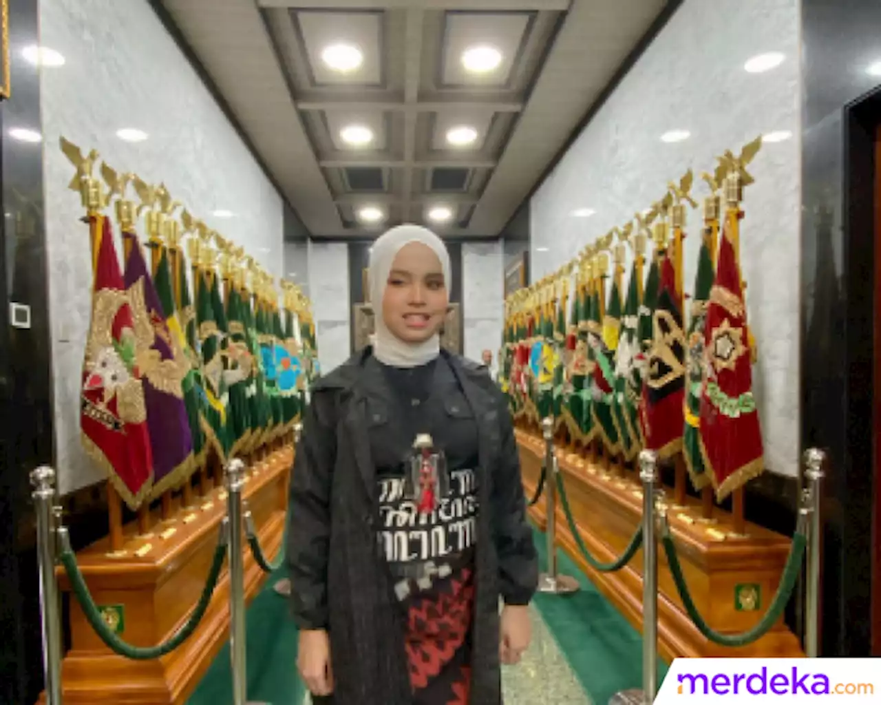 Foto : Pegang Pangkat, Putri Ariani Hitung Jumlah Bintang di Pundak Jenderal TNI AD | merdeka.com