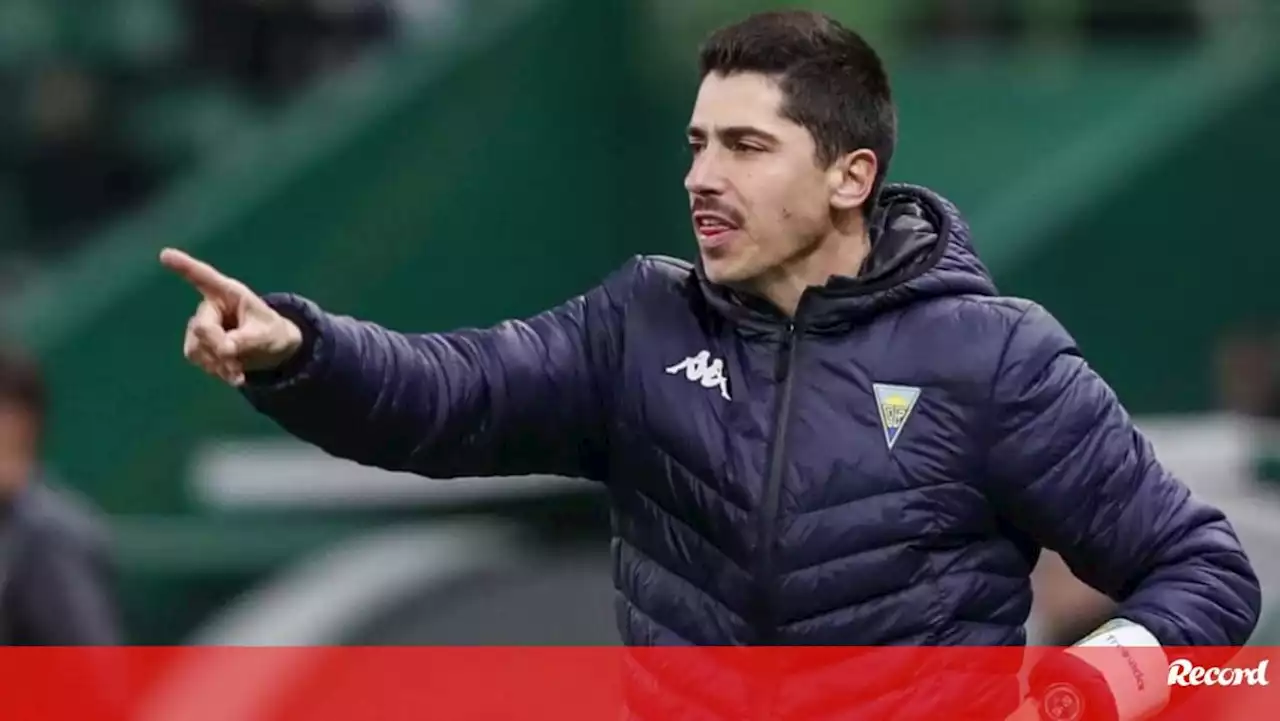 Pedro Guerreiro renova com o Estoril e segue ao leme dos sub-23