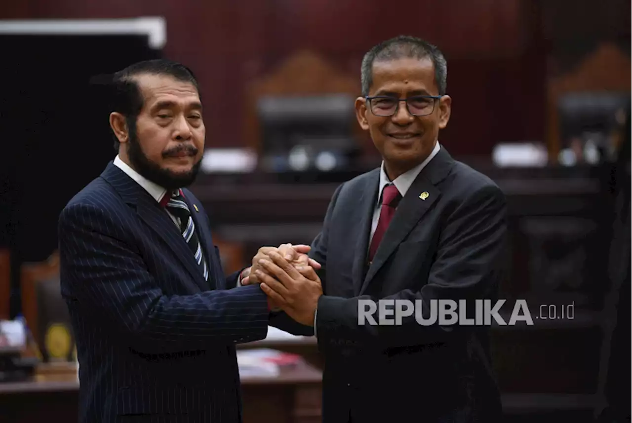 Hakim Konstitusi Saldi Isra Sebut 'Bocoran Putusan' Denny Indrayana Rugikan MK |Republika Online