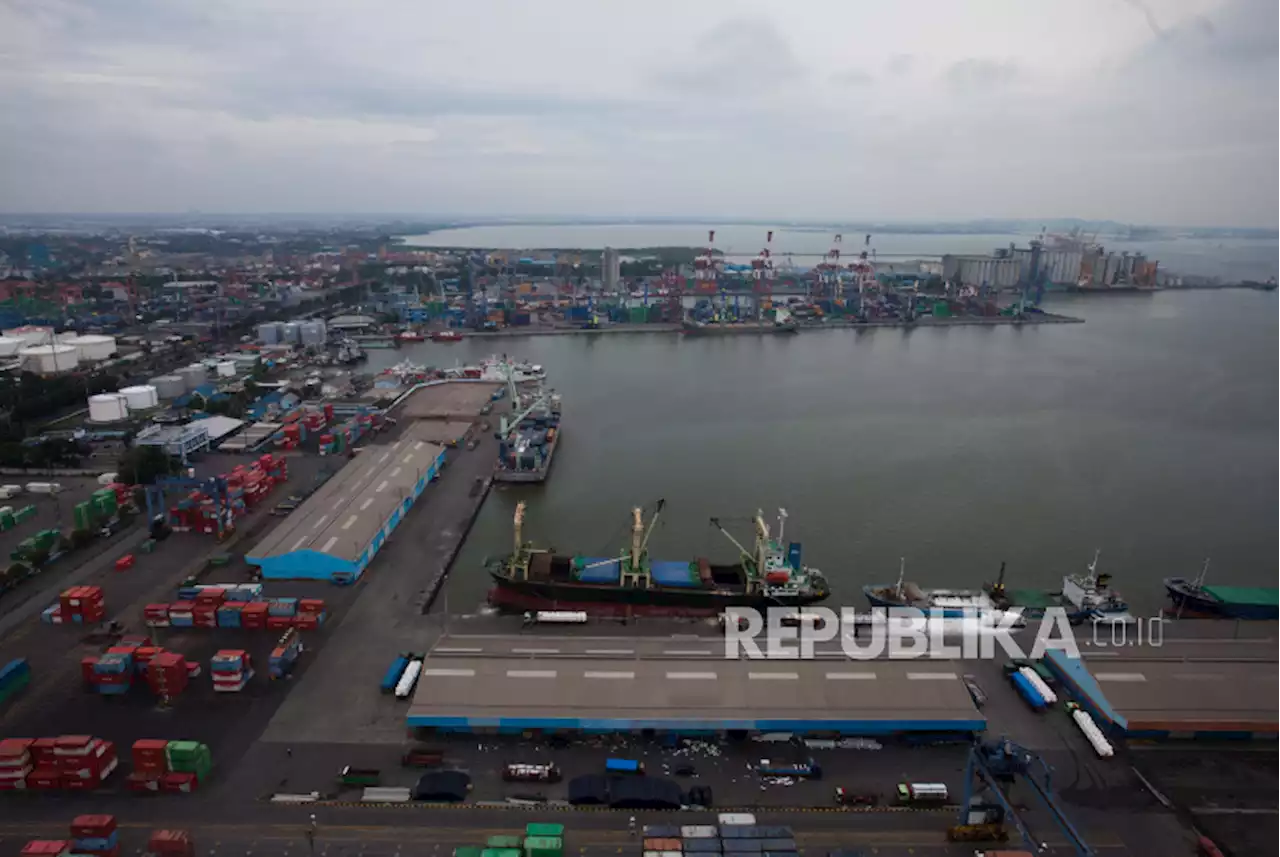 Neraca Perdagangan Kembali Surplus Capai 0,44 Miliar Dolar AS |Republika Online