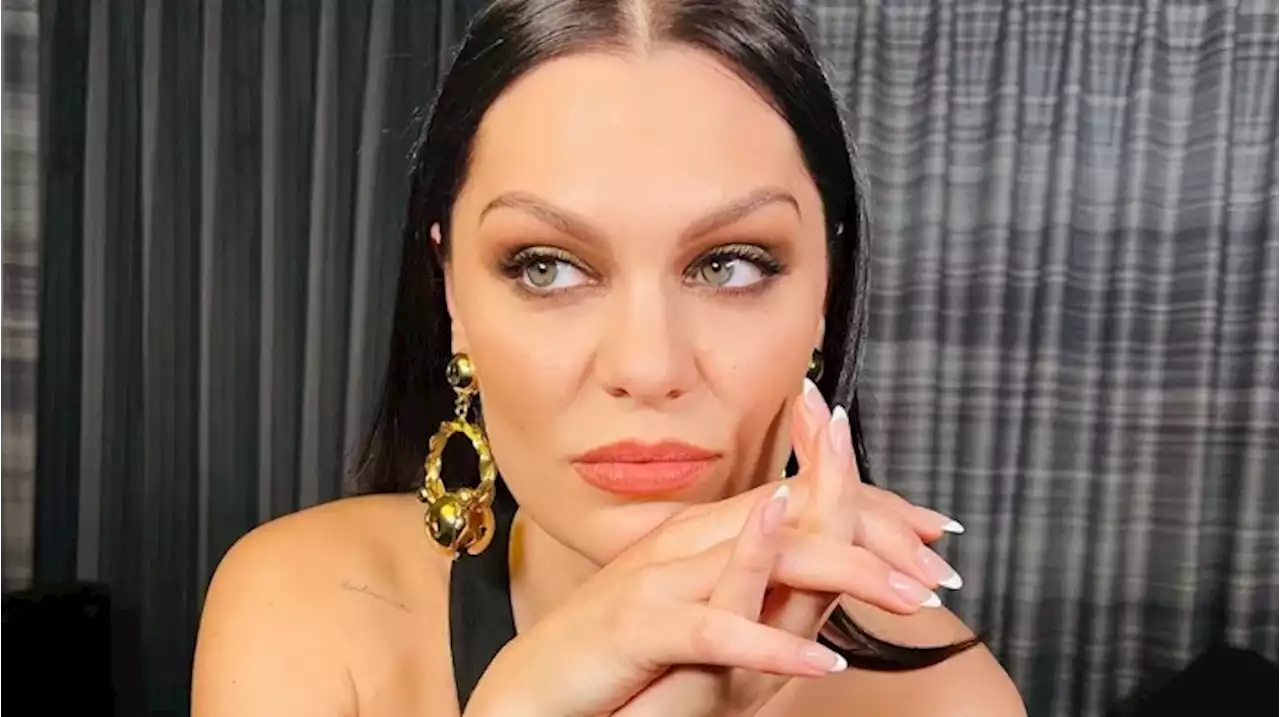 Em relato pós-parto, cantora Jessie J reflete sobre maternidade