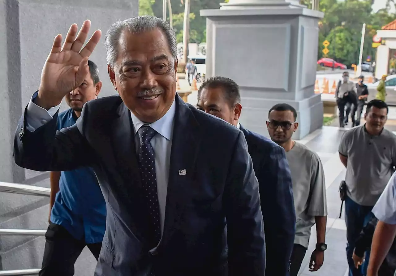 Muhyiddin urges govt not to increase public health facility fees