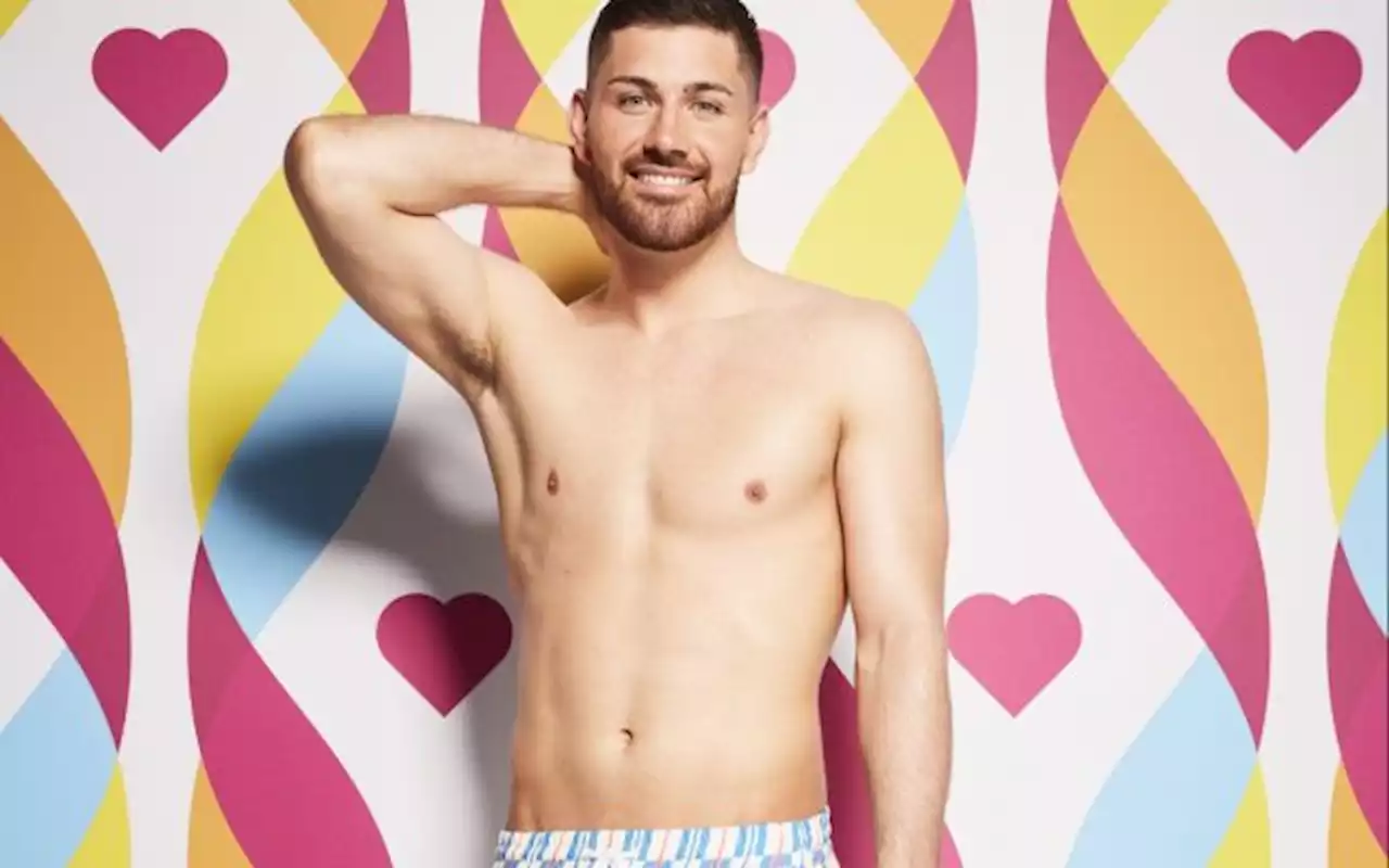 Meet The Newest Love Island Bombshell: Dublin-Based Football Player Scott Van-Der-Sluis | Stellar