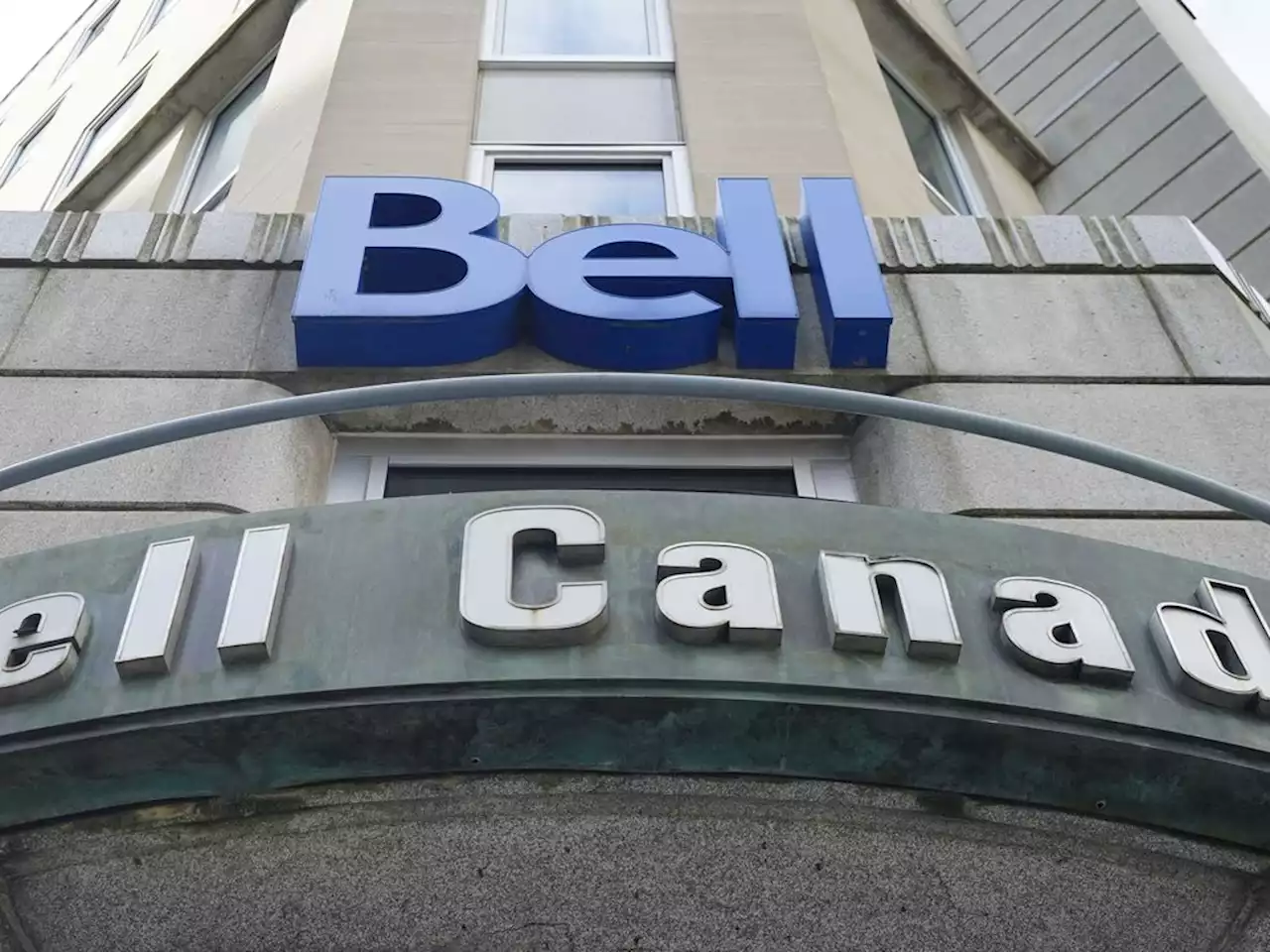 Bell cuts put Bill C-18 back in spotlight as Meta tests blocking news