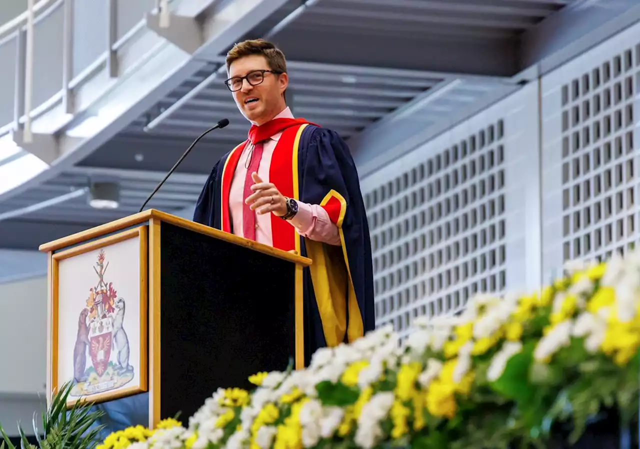 Kyle Dubas tells Brock grads never doubt a job you love