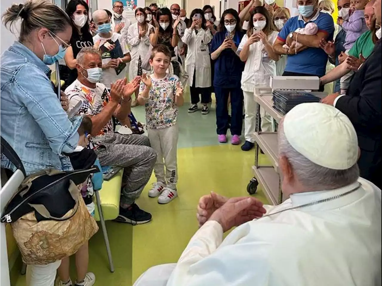 Recovering Pope visits children's cancer ward before hospital discharge