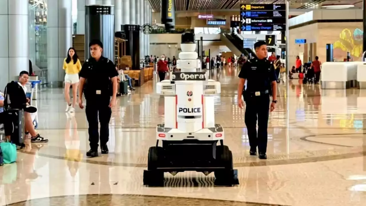 Police patrol robots to be rolled out across Singapore; two already at Changi Airport