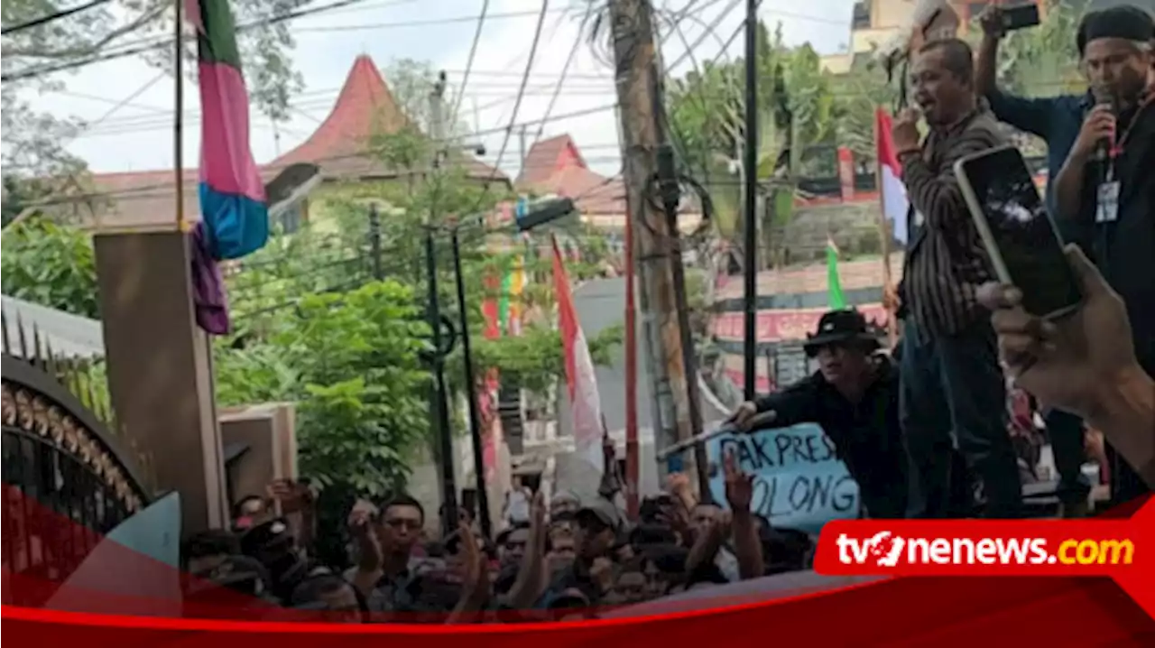 Ratusan Warga Pesawaran Lampung Demo Tuntut Kepemilikan Lahan Perkebunan Karet di Desa Tamansari