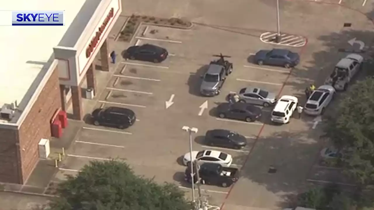 3 in custody after police chase ends at CVS parking lot in west Houston, police say