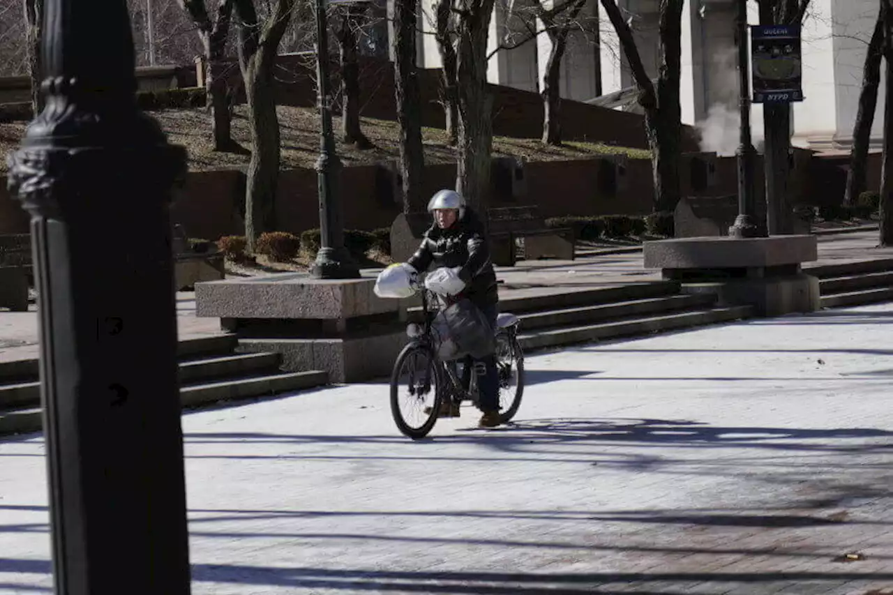 City lifting ban on e-bikes in parks starting June 20 for yearlong pilot | amNewYork