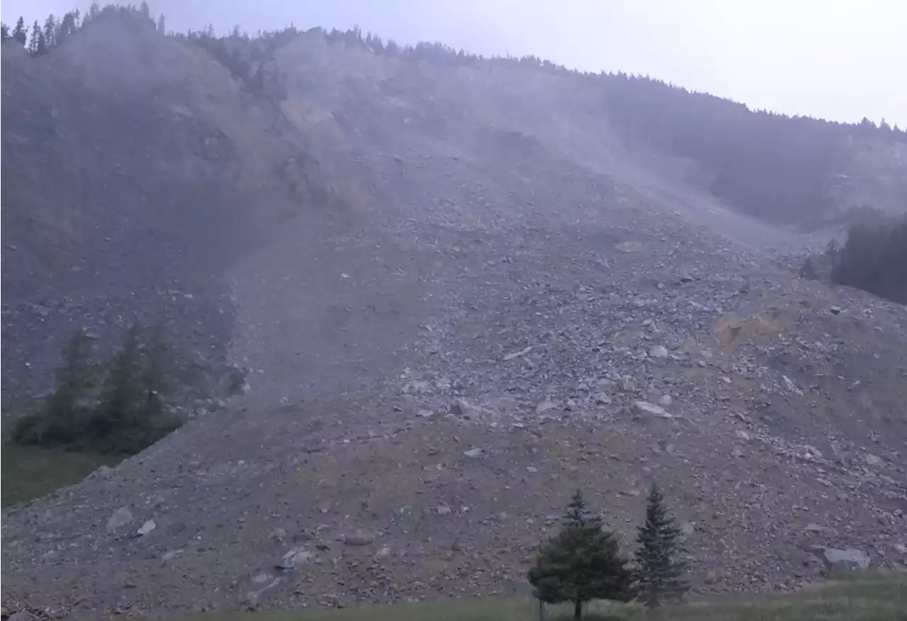 Ticker zu Bergsturzdorf Brienz GR – Felsmassen verfehlen Brienz nur knapp | Grosser Teil der Insel ist abgerutscht