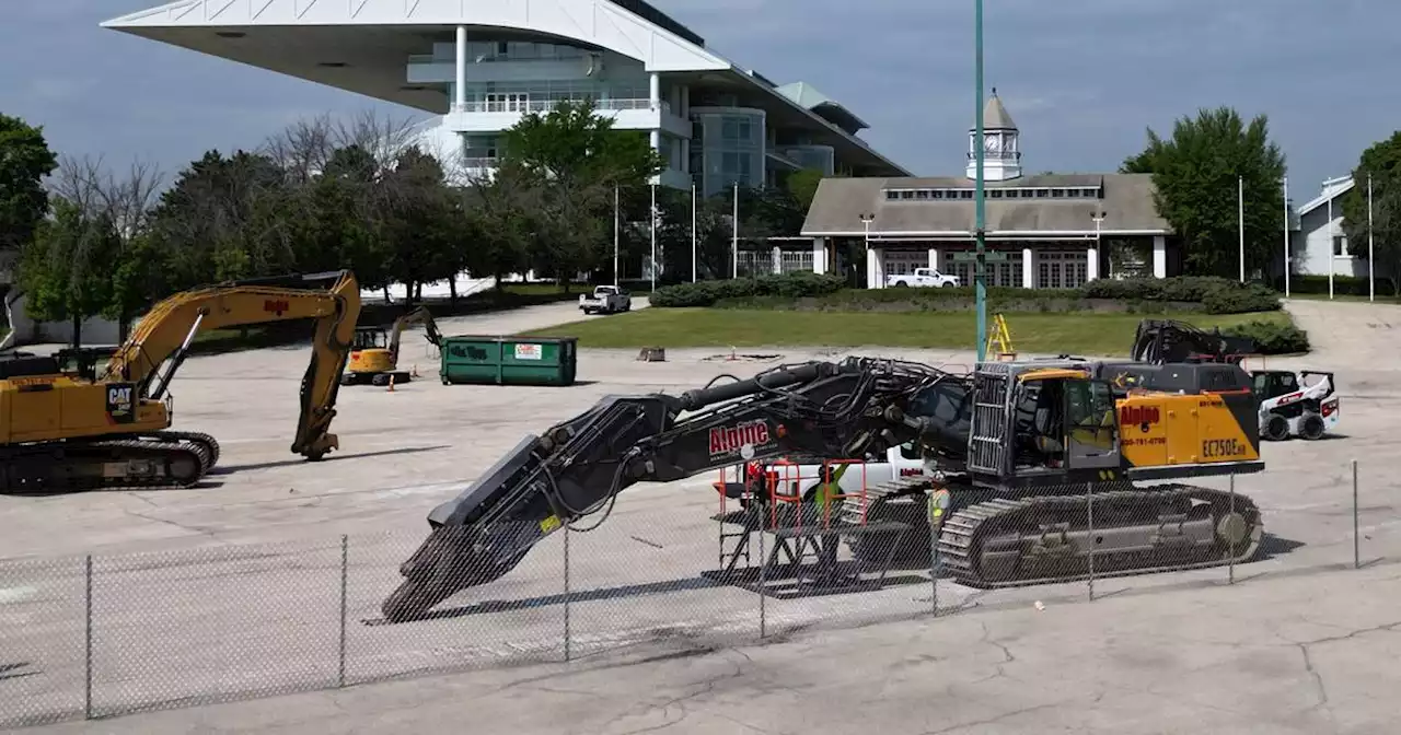 Chicago Bears start to demolish Arlington Park grandstand exterior