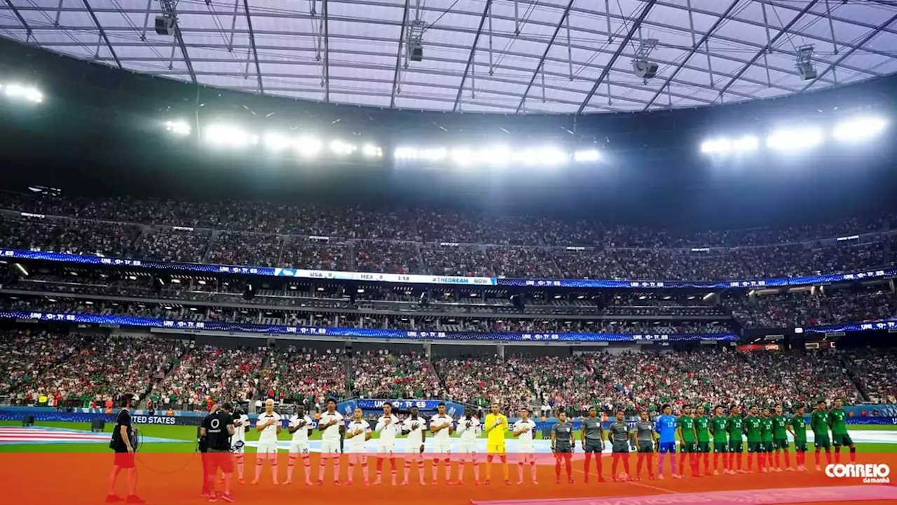 Jogo entre Estados Unidos-México interrompido devido a cânticos homofóbicos