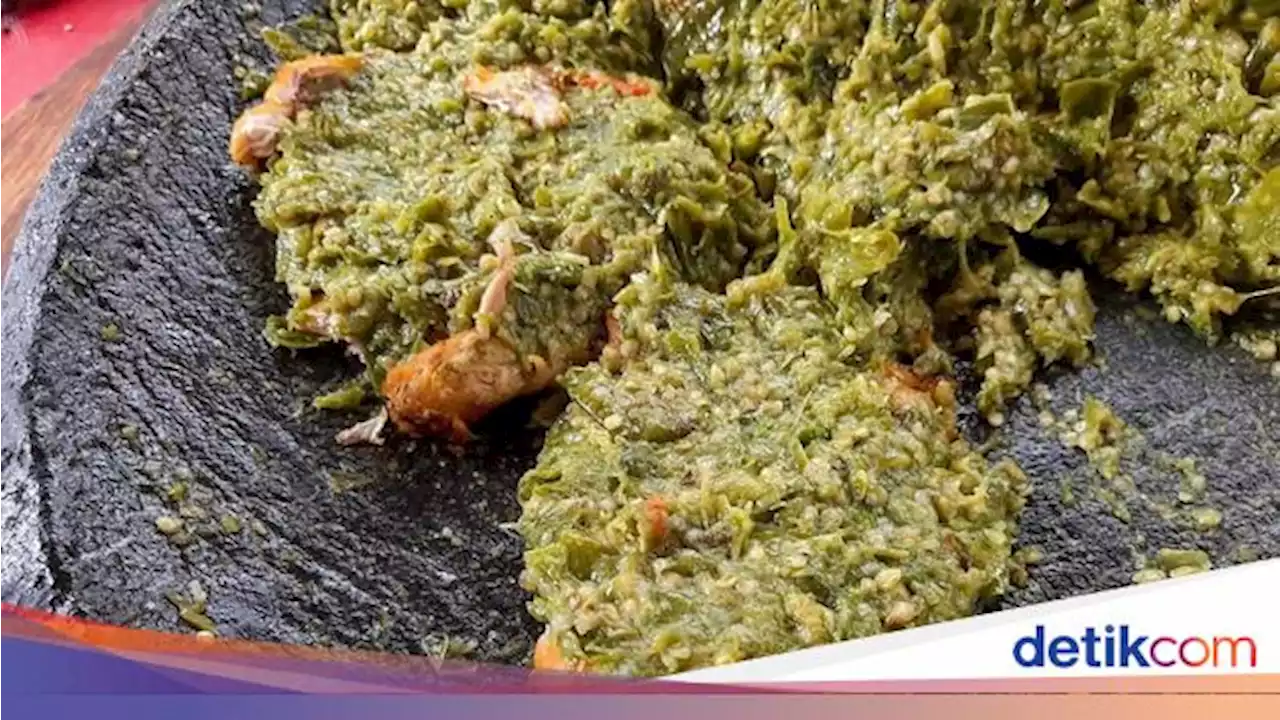 Di Belakang GI, Ada Ayam Penyet dan Iga Bakar Enak Buat Makan Siang