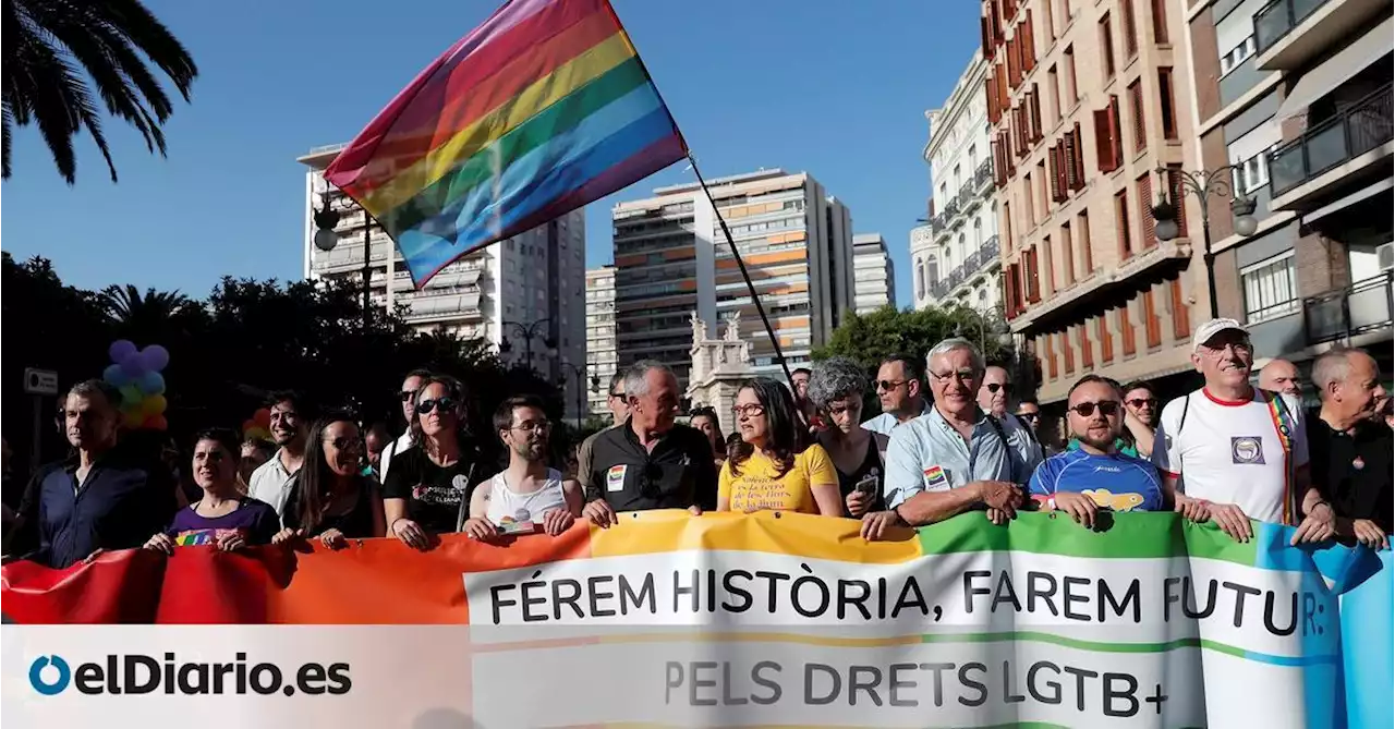 Joan Ribó deja colgada la bandera LGTBI en el Ayuntamiento de València antes de que el PP tome posesión