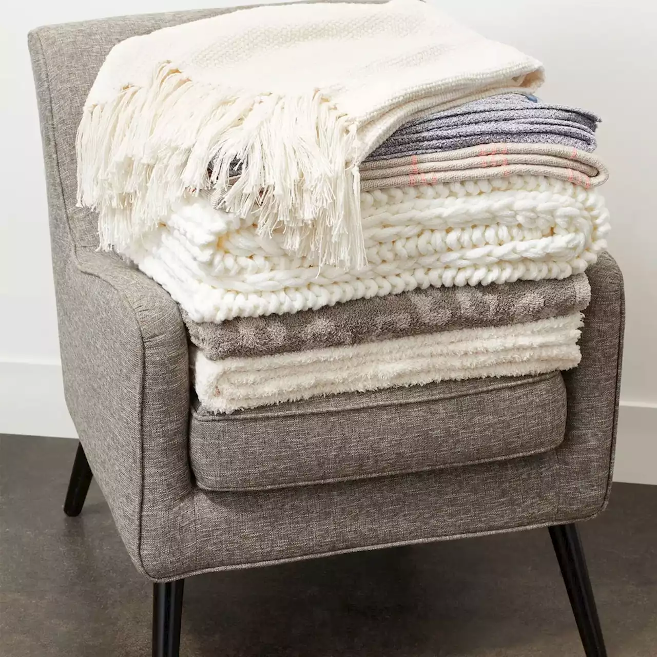 Get a $120 Barefoot Dreams Blanket for $30 Before It Sells Out, Again - E! Online