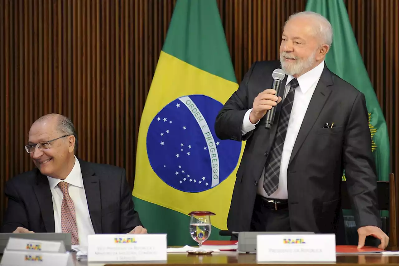 Lula encomenda estudos para prorrogar redução de impostos em carros populares