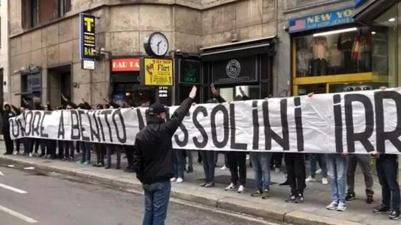 Striscione fascista a Milano, ultrà della Lazio condannato a un anno di prigione