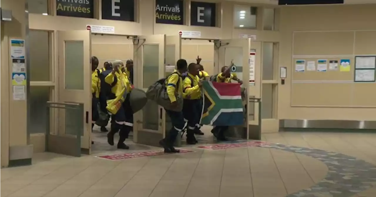 More South African firefighters arrive in Edmonton to help fight Alberta wildfires | Globalnews.ca