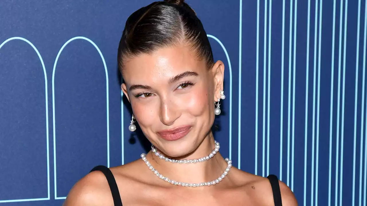 Hailey Bieber : canon, elle adopte la tendance « sans pantalon » dans la pièce la plus stylée et cool du moment - Grazia