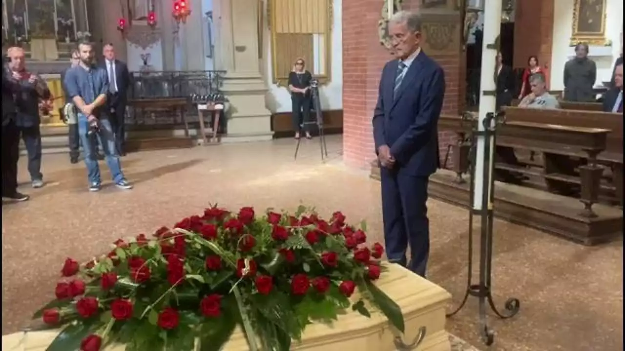 Romano Prodi ricorda la moglie Flavia: 'Una vita insieme, tra cielo e terra. Non mi sono mai pentito d'averla corteggiata tanto'