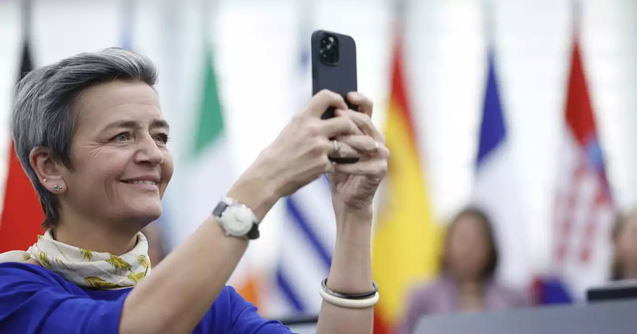 Cosa prevedono le norme sull'IA approvate dal Parlamento Ue