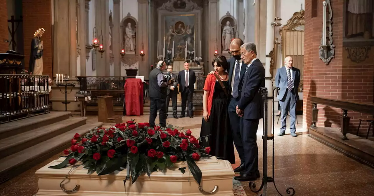 Da D'Alema a Morandi, chi c'era al funerale di Flavia Franzoni. Prodi: 'Siamo stati cielo e terra'