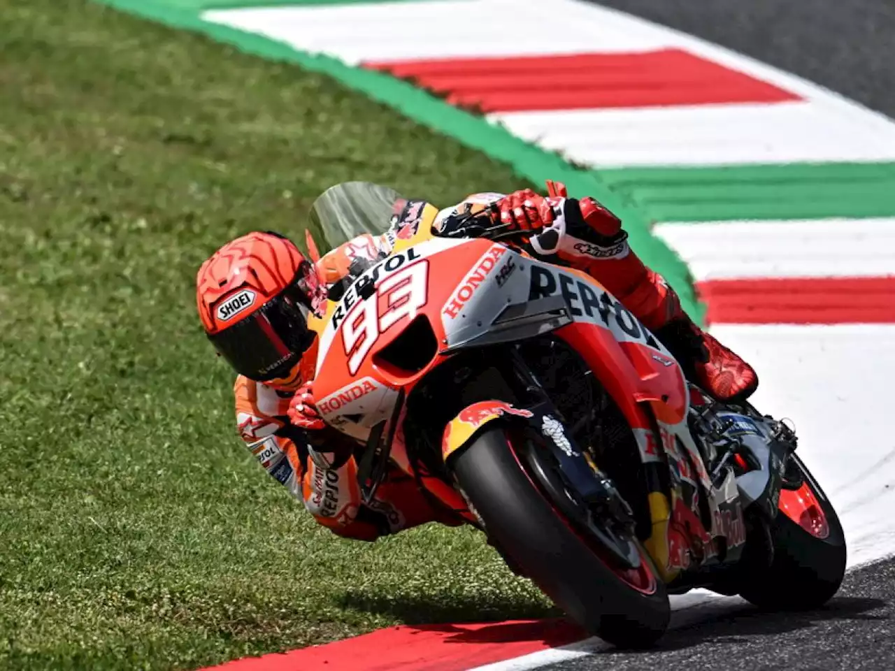 MotoGP Germania, gestaccio e incidente a Marc Marquez